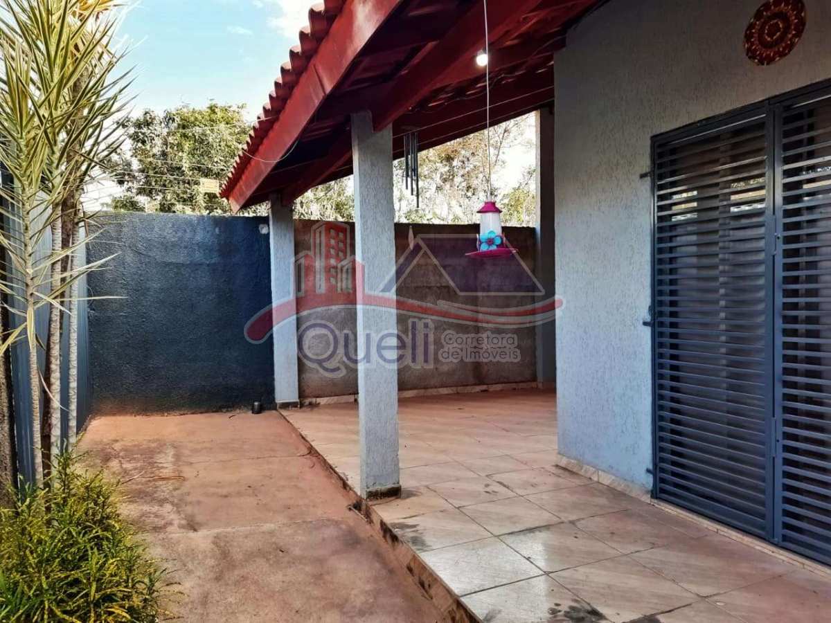 Casa à venda com 2 quartos - Queli Gomes de Oliveira