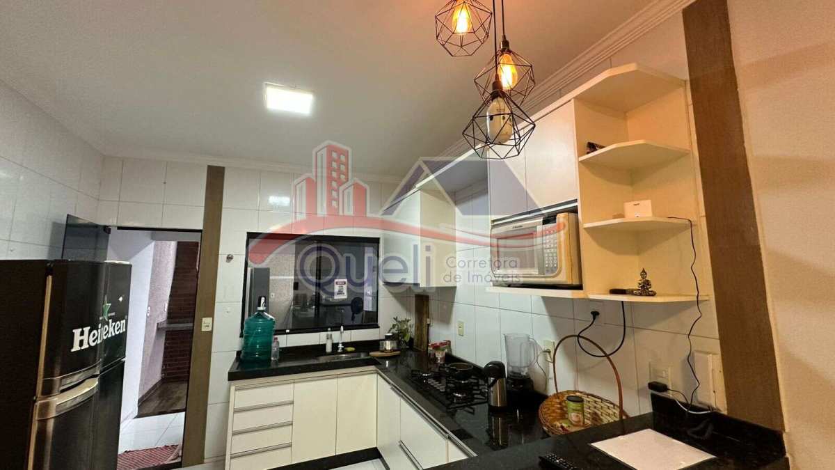 Casa à venda em Caldas Novas, Bandeirante, com 3 quartos, 219m² - Queli Gomes de Oliveira