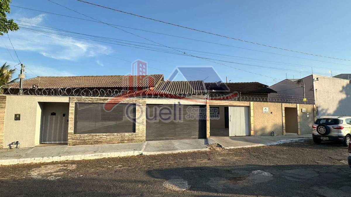 Casa à venda em Caldas Novas, Bandeirante, com 3 quartos, 219m² - Queli Gomes de Oliveira