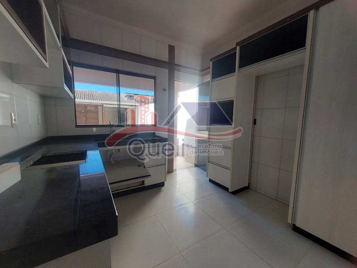 Casa para alugar em Caldas Novas, Jardim Serrano, com 4 quartos, 200m²