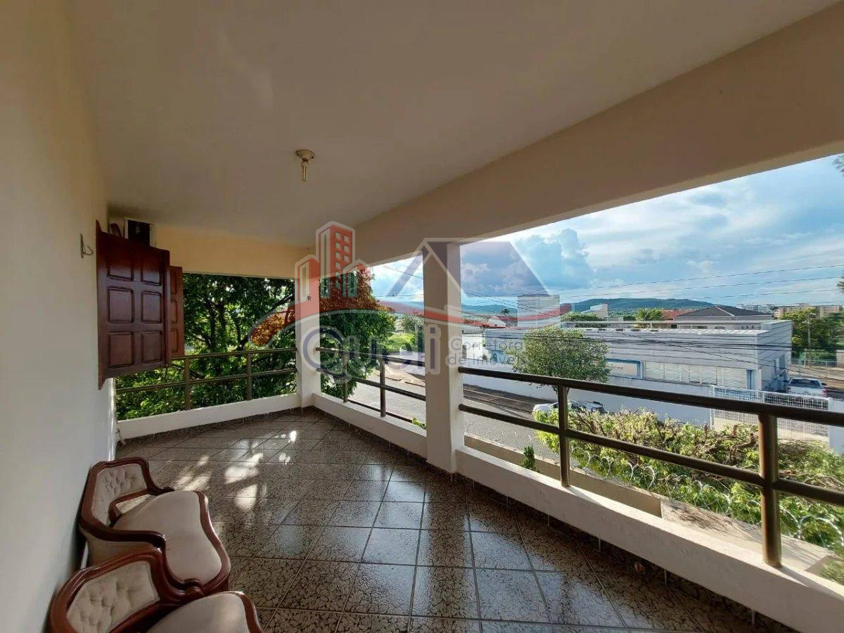 Sobrado à venda, com 4 quartos, no bairro Estância Itanhangá, em Caldas Novas(GO)